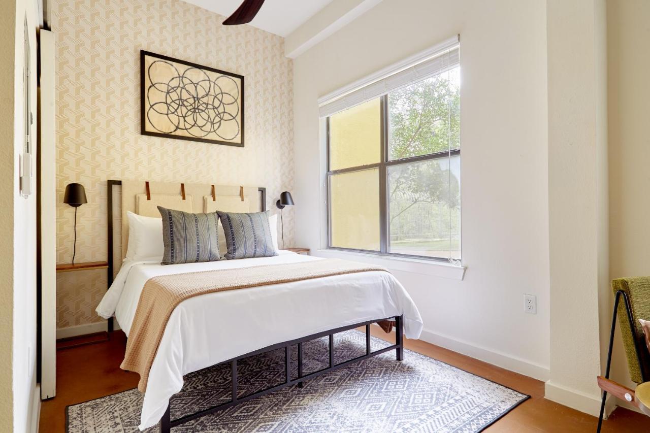 Sonder At Crescent Aparthotel Austin Exterior photo